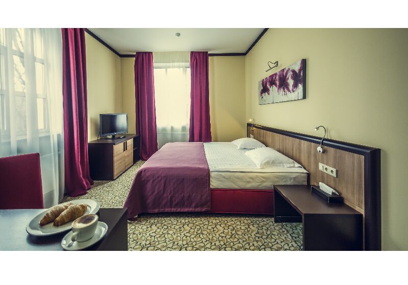 <p><a href="http://hotel.service-pc.org.ua/rooms/standart.html" target="_blank">Стандарт</a></p>
