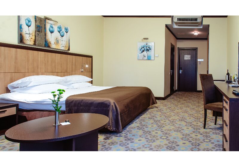 <p><a href="http://hotel.service-pc.org.ua/rooms/standart.html" target="_blank">Стандарт</a></p>
