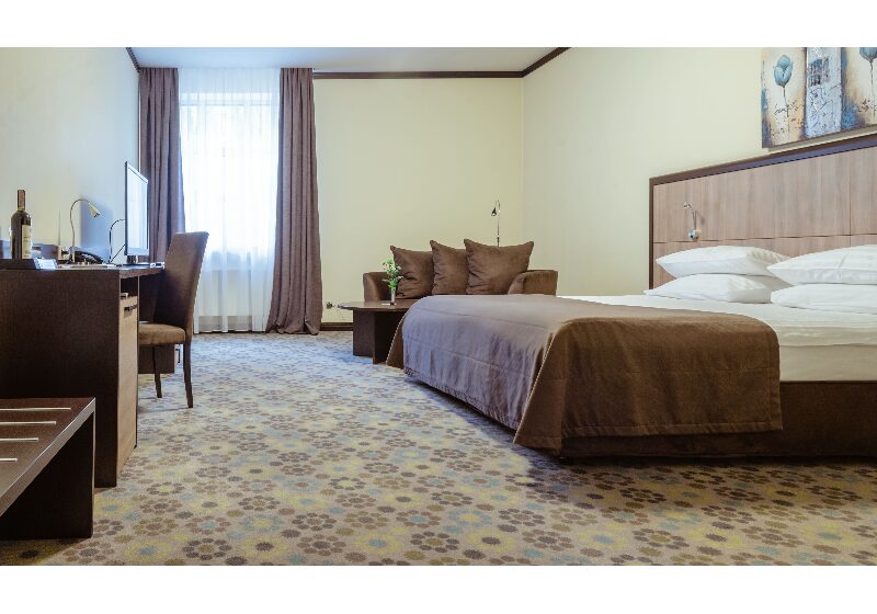 <p><a href="http://hotel.service-pc.org.ua/rooms/standart.html" target="_blank">Стандарт</a></p>
