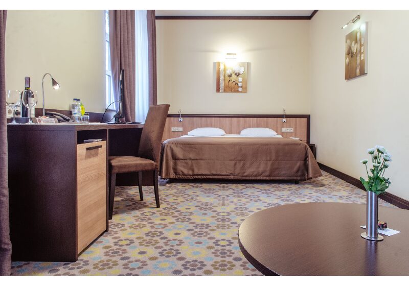 <p><a href="http://hotel.service-pc.org.ua/rooms/klasichniy.html" target="_blank">Класичний</a></p>
