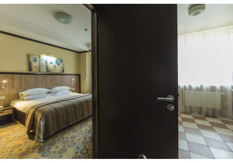 <p><a href="http://hotel.service-pc.org.ua/rooms/lyuks.html" target="_blank">Люкс</a></p>

