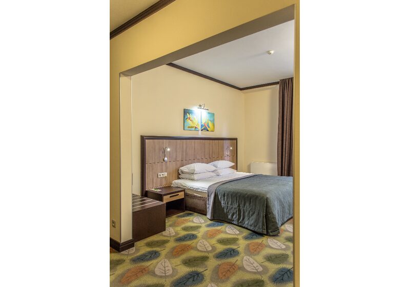 <p><a href="http://hotel.service-pc.org.ua/rooms/lyuks.html" target="_blank">Люкс</a></p>

