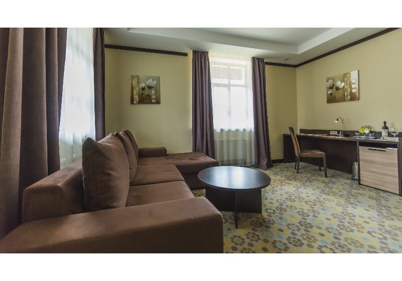 <p><a href="http://hotel.service-pc.org.ua/rooms/lyuks.html" target="_blank">Люкс</a></p>
