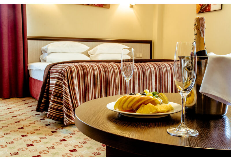 <p><a href="http://hotel.service-pc.org.ua/rooms/delyuks.html" target="_blank">Делюкс</a></p>

