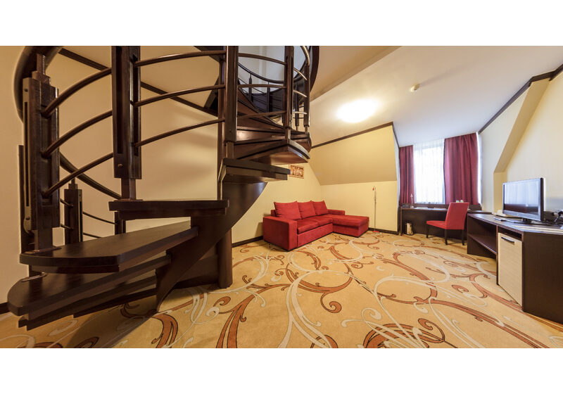 <p><a href="http://hotel.service-pc.org.ua/rooms/delyuks.html" target="_blank">Делюкс</a></p>
