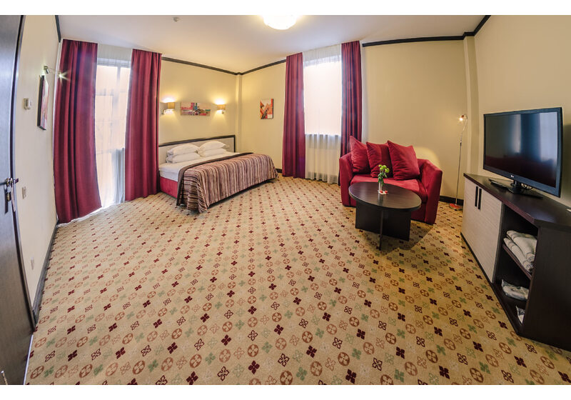 <p><a href="http://hotel.service-pc.org.ua/rooms/delyuks.html" target="_blank">Делюкс</a></p>
