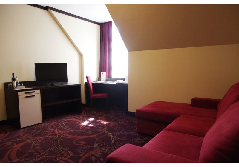 <p><a href="http://hotel.service-pc.org.ua/rooms/delyuks.html" target="_blank">Делюкс</a></p>
