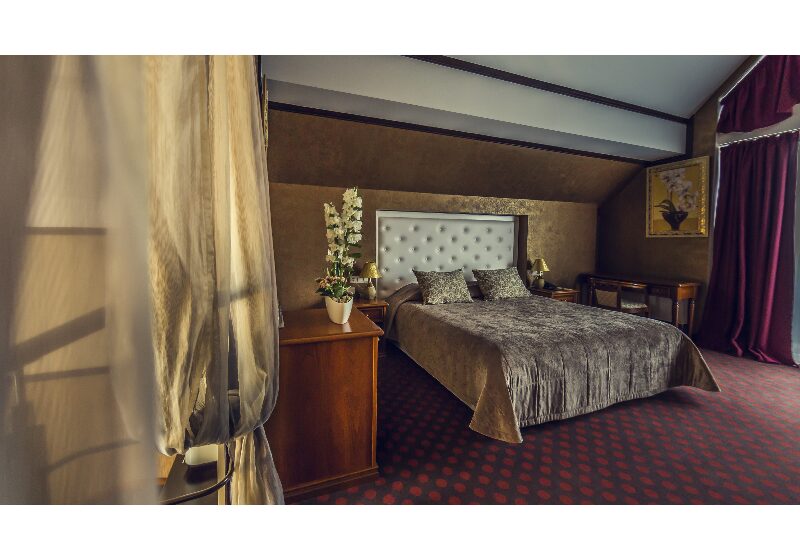 <p><a href="http://hotel.service-pc.org.ua/rooms/prezidentsjki_apartamenti.html" target="_blank">Президент</a></p>
