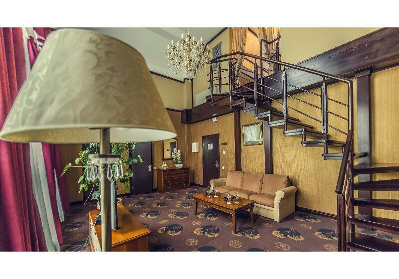 <p><a href="http://hotel.service-pc.org.ua/rooms/prezidentsjki_apartamenti.html" target="_blank">Президент</a></p>
