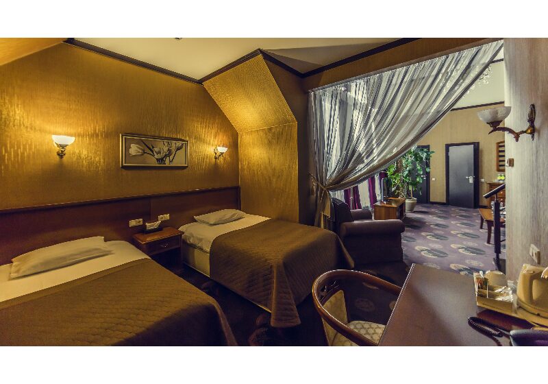 <p><a href="http://hotel.service-pc.org.ua/rooms/prezidentsjki_apartamenti.html" target="_blank">Президент</a></p>
