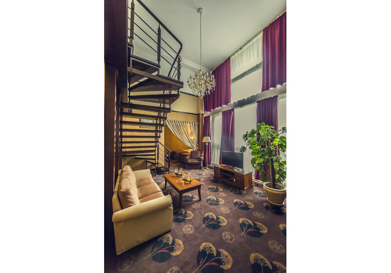 <p><a href="http://hotel.service-pc.org.ua/rooms/prezidentsjki_apartamenti.html" target="_blank">Президент</a></p>
